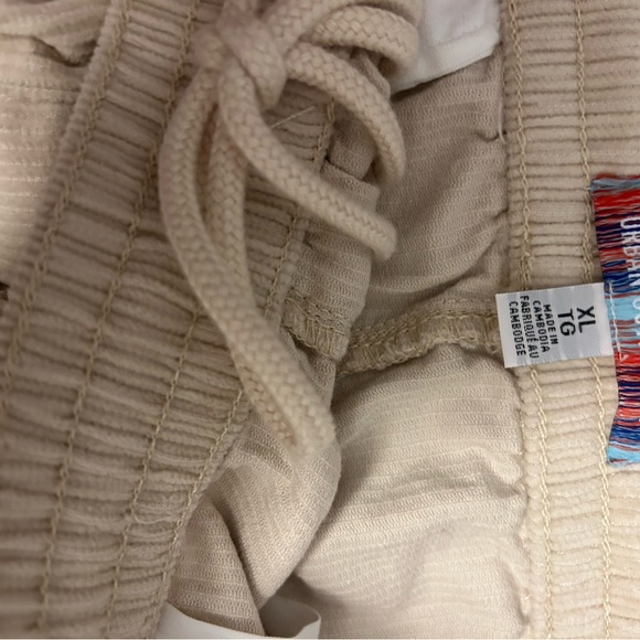 *NEVER WORN* Abercrombie and Fitch shorts tag on - Picture 4 of 4